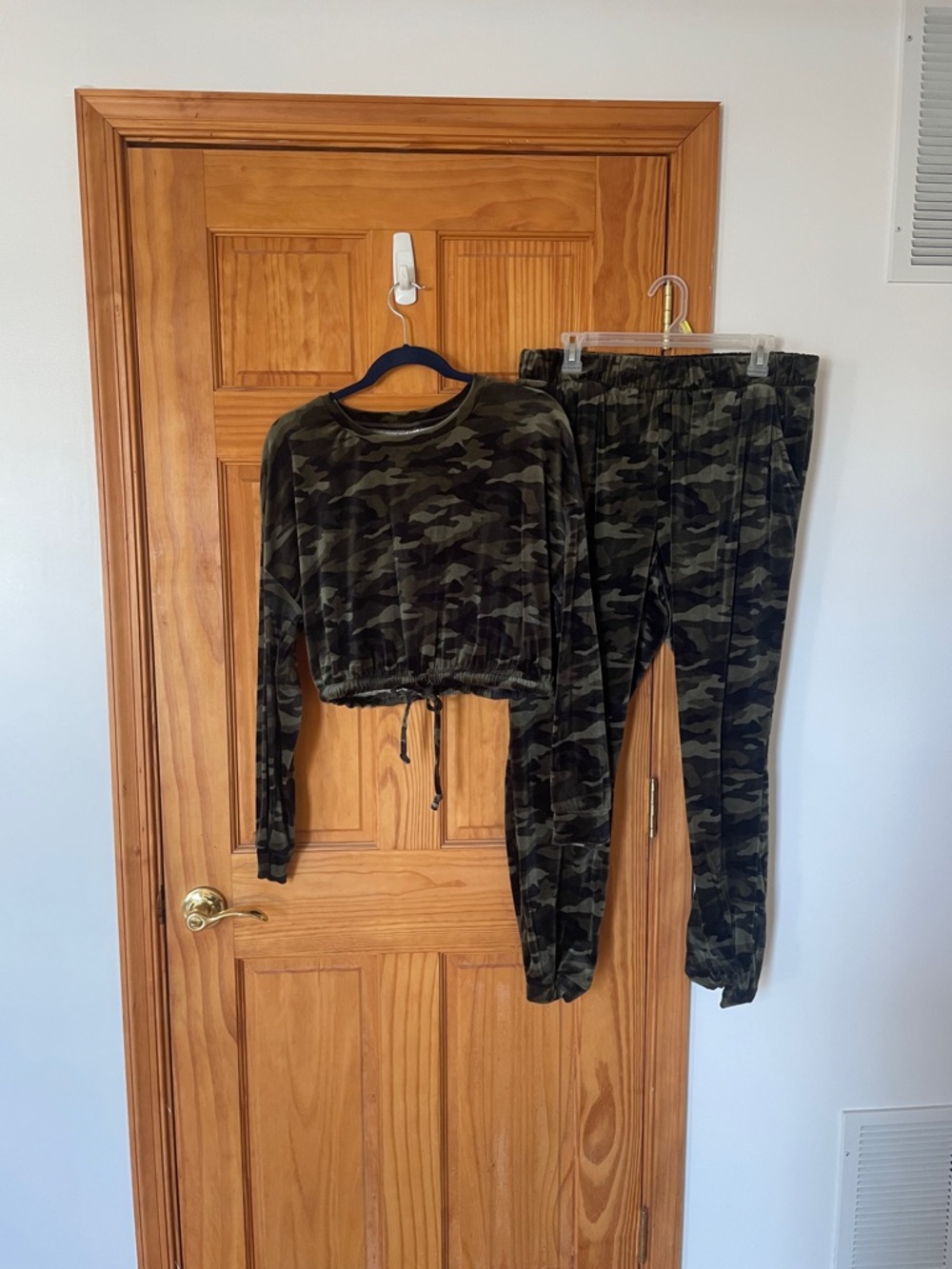 No Boundaries Olive Green Camo Velour Sweatshirt and Joggers Set